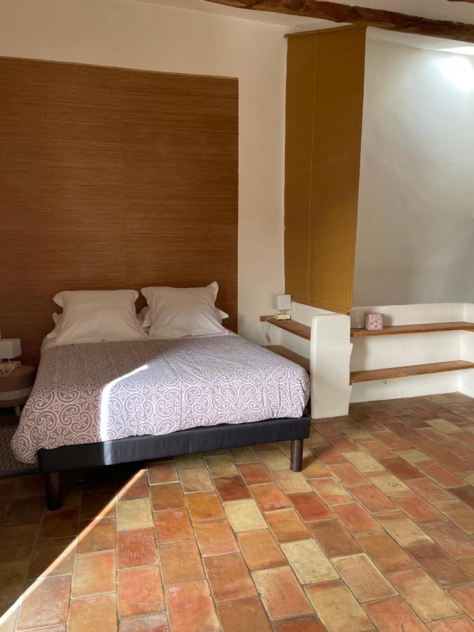Le Petit Egregore, Patio Et Climatisation Lauris Ngoại thất bức ảnh